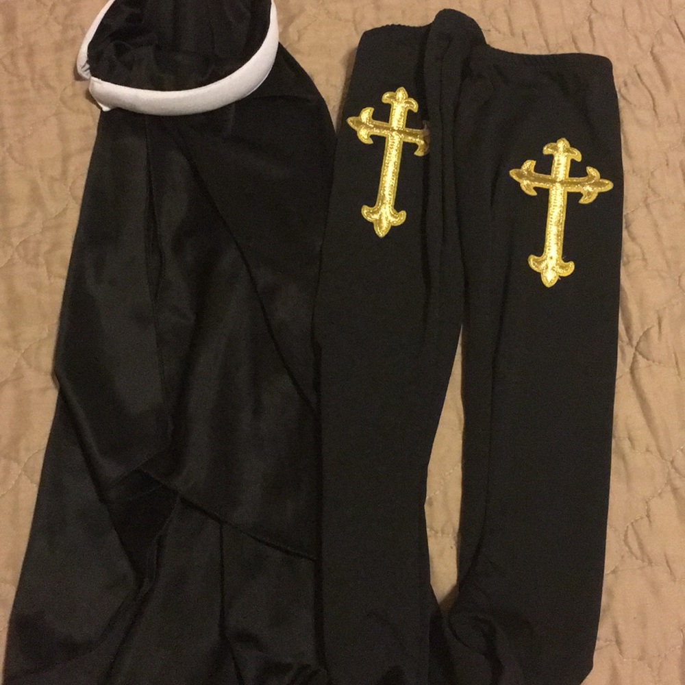 Bad habit Nun (Halloween costume) - Picture 3 of 4